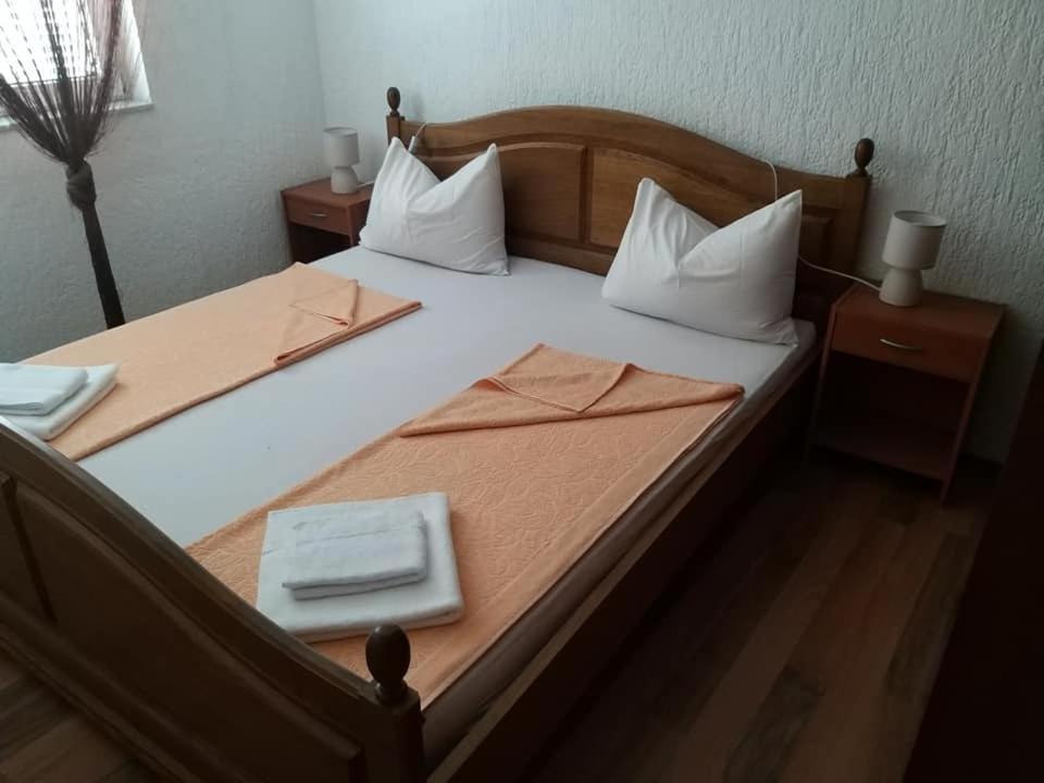 Apartman Zahira Karlobag Exterior photo